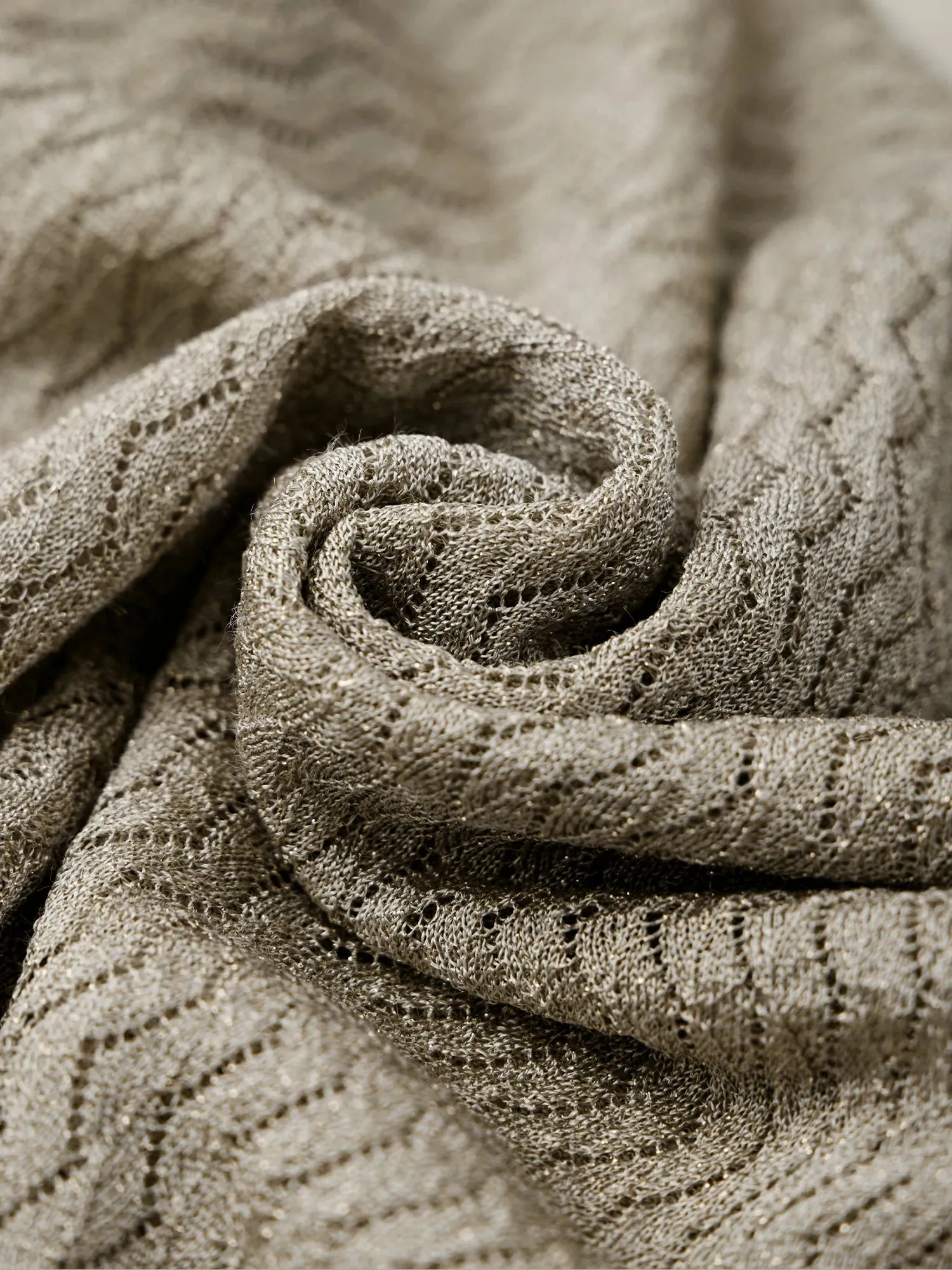 Amoretu Gold Silver Yarn Mid-Sleeve Simple Cardigan
