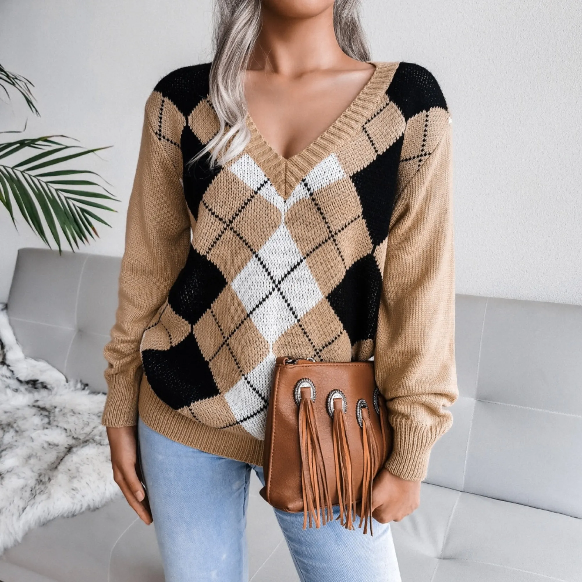 Lunetta - Beige Argyle Knitted V-Neck Sweater Top