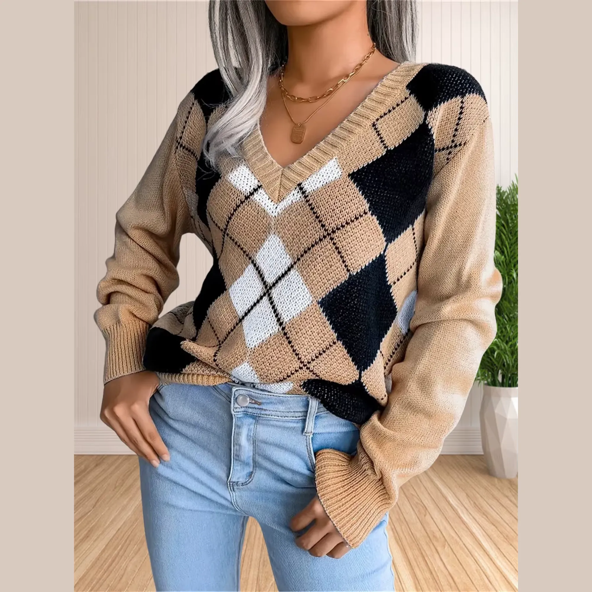 Lunetta - Beige Argyle Knitted V-Neck Sweater Top